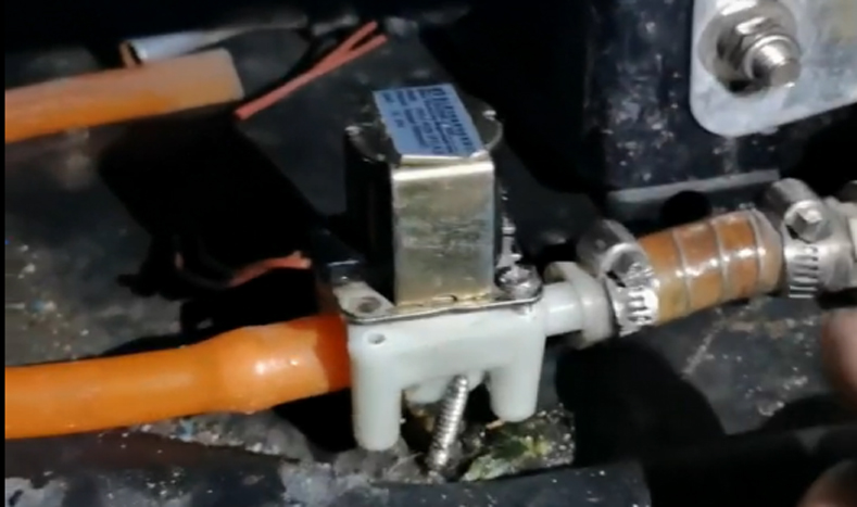 洗地機(jī)設(shè)備關(guān)閉電源后還漏水的解決方法